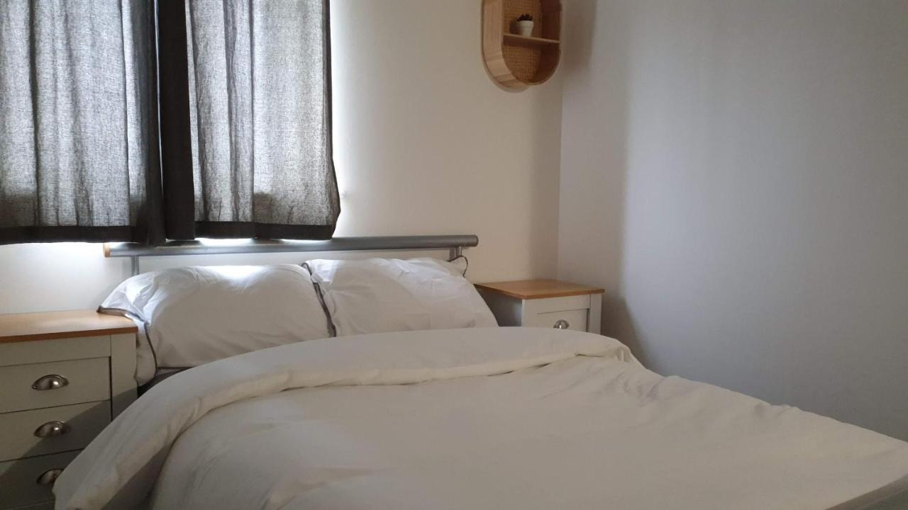 Spacious London Apartment 5 Min Walk To Leytonstone Underground Station And 5 Stops To Zone 1 Kültér fotó