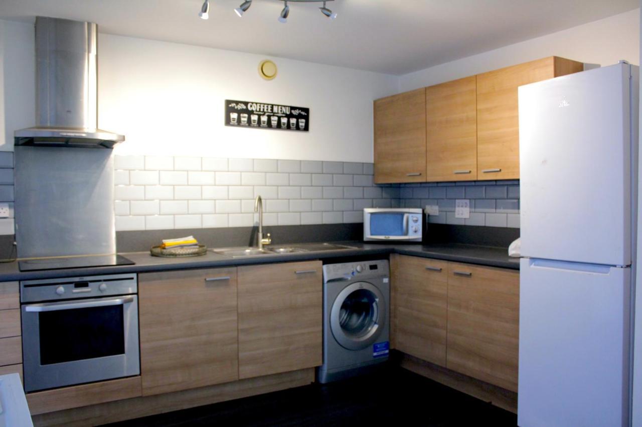 Spacious London Apartment 5 Min Walk To Leytonstone Underground Station And 5 Stops To Zone 1 Kültér fotó