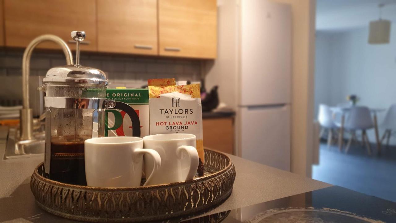 Spacious London Apartment 5 Min Walk To Leytonstone Underground Station And 5 Stops To Zone 1 Kültér fotó