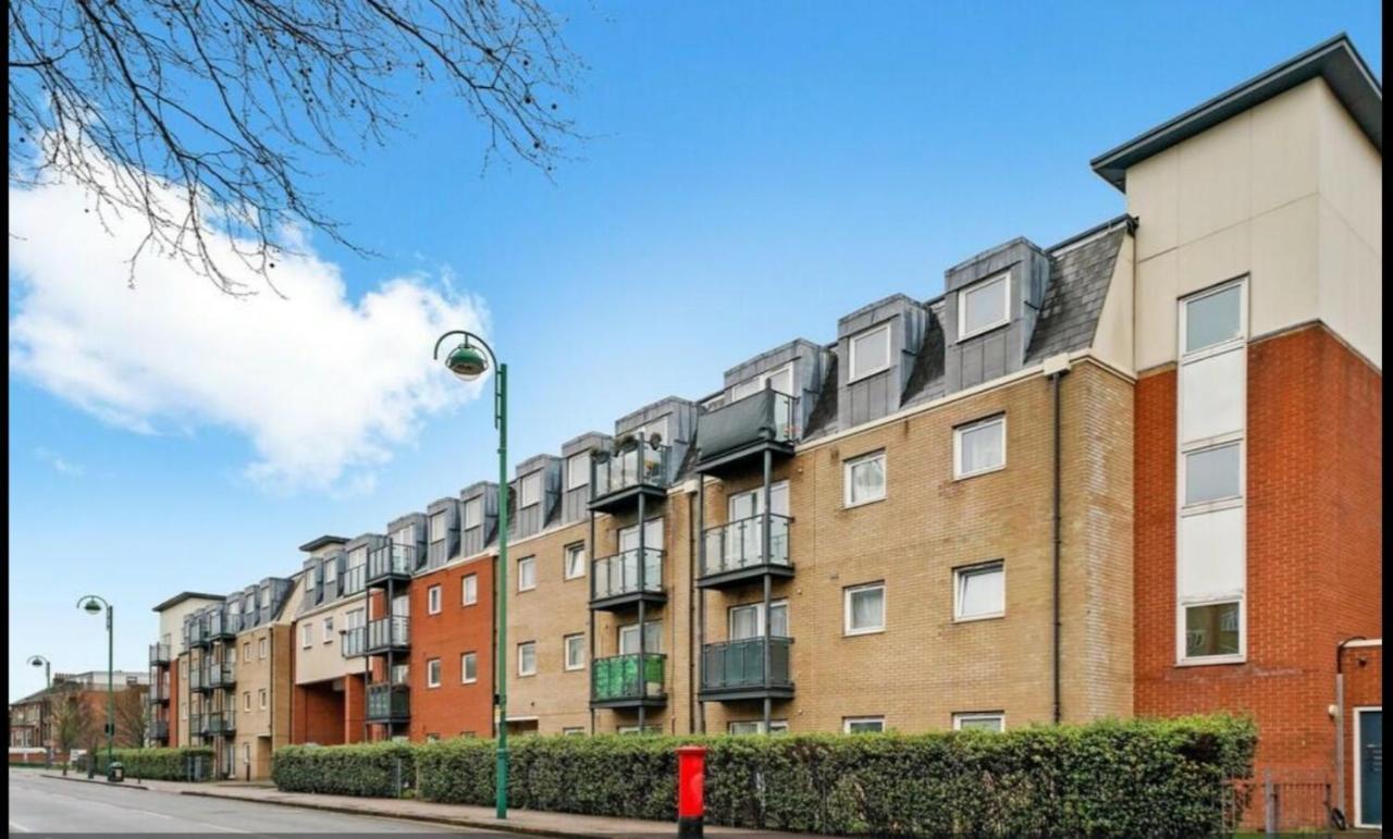 Spacious London Apartment 5 Min Walk To Leytonstone Underground Station And 5 Stops To Zone 1 Kültér fotó