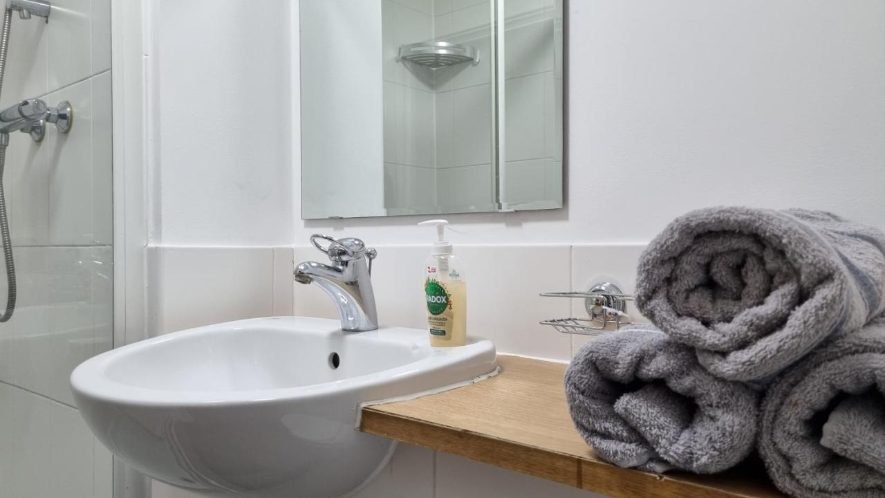 Spacious London Apartment 5 Min Walk To Leytonstone Underground Station And 5 Stops To Zone 1 Kültér fotó